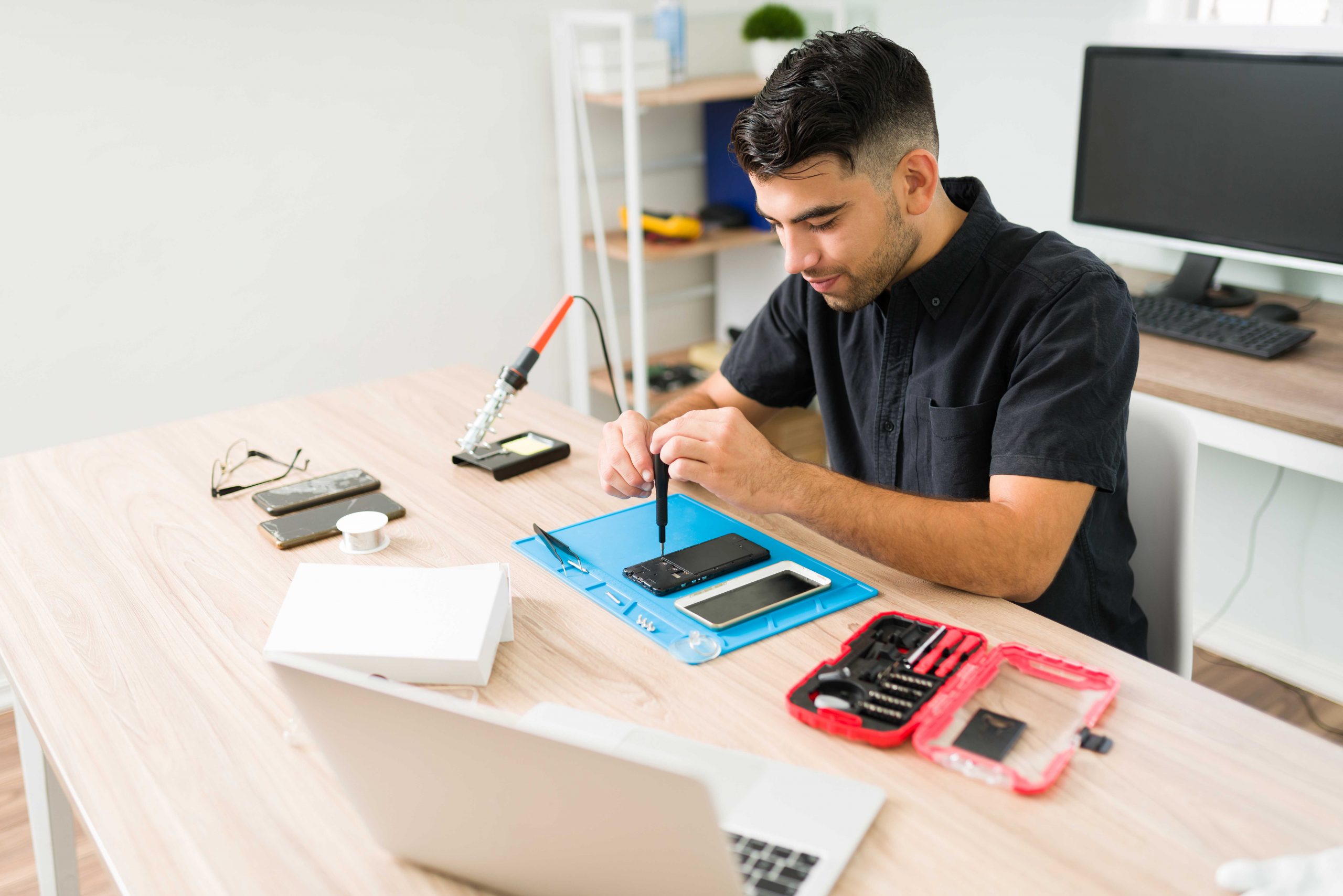 Certified technician repairing an electronic device in SCT Hub's professional repair laboratory.